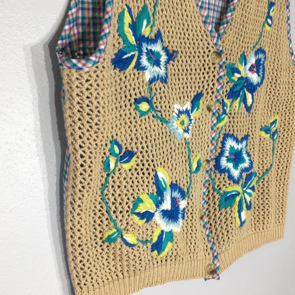 Vintage Grannycore Embroidered Mesh Crochet Vest - Picture 14 of 16